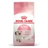Пакет корму для кошенят Royal Canin з інформацією про вік до 12 місяців.