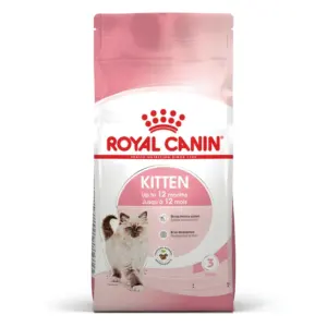 Пакет корму для кошенят бренду Royal Canin.