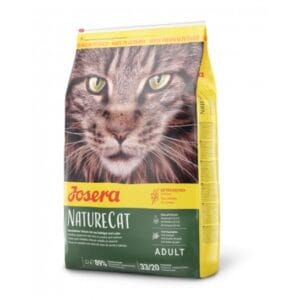 Пакет корму для котів Josera NatureCat з зображенням кота на передній частині.