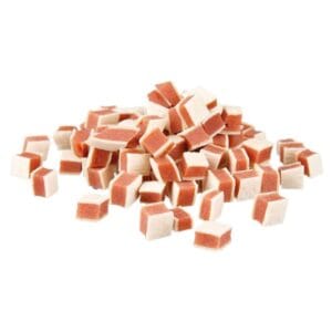 Кубики корму для тварин, складені в купу.