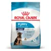 Пакет корму для цуценят марки Royal Canin з зображенням німецької вівчарки.