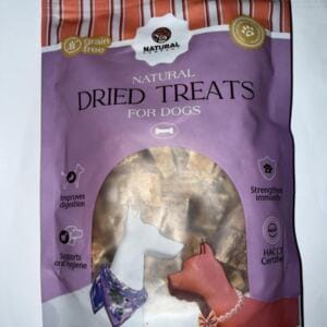 Пакет натуральних сушених ласощів для собак з зображеннями собак на передньому плані.