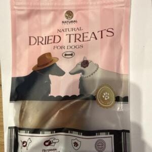 Пакет з натуральними сушеними ласощами для собак з ілюстраціями собак у капелюхах.