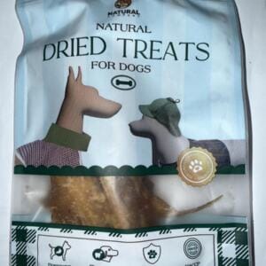 Пакет з натуральними сушеними ласощами для собак з інформацією про користь продукту.