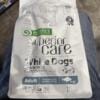 Пакет корму для собак з написом "Superior Care White Dogs" на білому фоні.