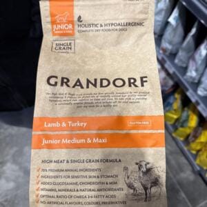 Пакет сухого корму для собак Grandorf з м'ясом ягняти та індички, призначений для молодих собак середнього та великого розміру.