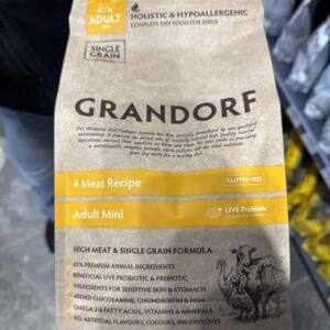 Пакет сухого корму для собак Grandorf з інформацією про склад та переваги продукту.