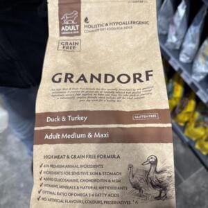 Пакет сухого корму для собак Grandorf з інгредієнтами з качки та індички.