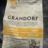 Пакет сухого корму для котів Grandorf з інформацією про склад і переваги продукту.
