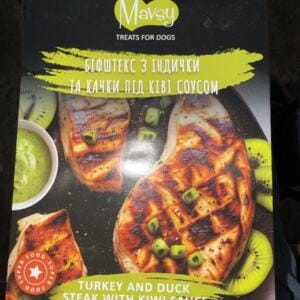 Упаковка ласощів для собак з індички та качки під ківі соусом.