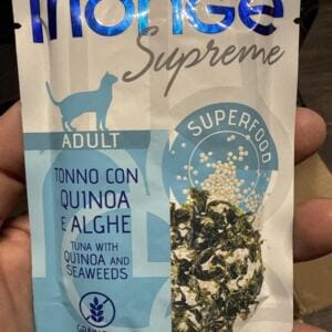 Пакет з кормом для котів Monge Supreme з тунцем, кіноа та водоростями.