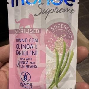 Пакет корму для котів Monge Supreme з тунцем, кіноа та зеленими бобами.