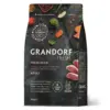 Пакет корму для котів Grandorf з куркою та овочами, фруктами і ягодами.