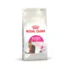 Пакет корму для котів марки Royal Canin, призначений для вибагливих тварин.